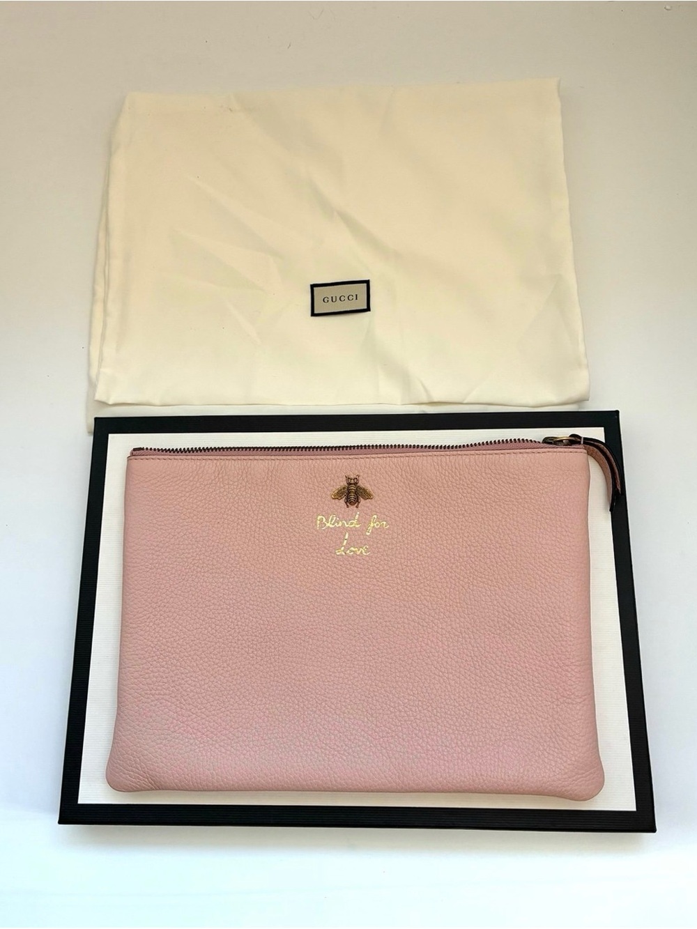 Gucci Pink Pebbled Leather Pouch Clutch Bee Motif “Blind For Love” Full Set - Picture 2 of 6